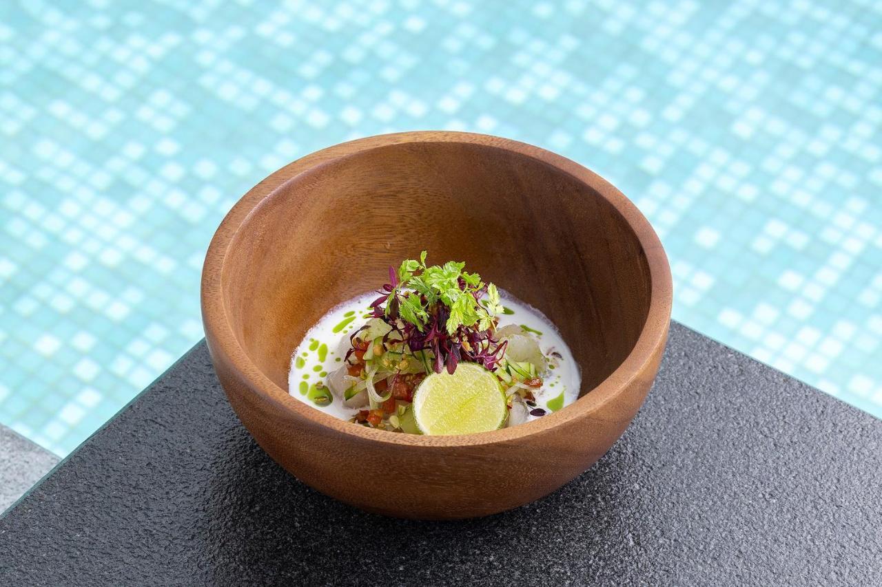 Centara Reserve Samui Strand von Chaweng Exterior foto A bowl of Thai salad